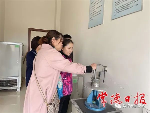 常德市采取“雙隨機、一公開”，抽檢22家預(yù)拌砼、預(yù)拌砂漿生產(chǎn)企業(yè)